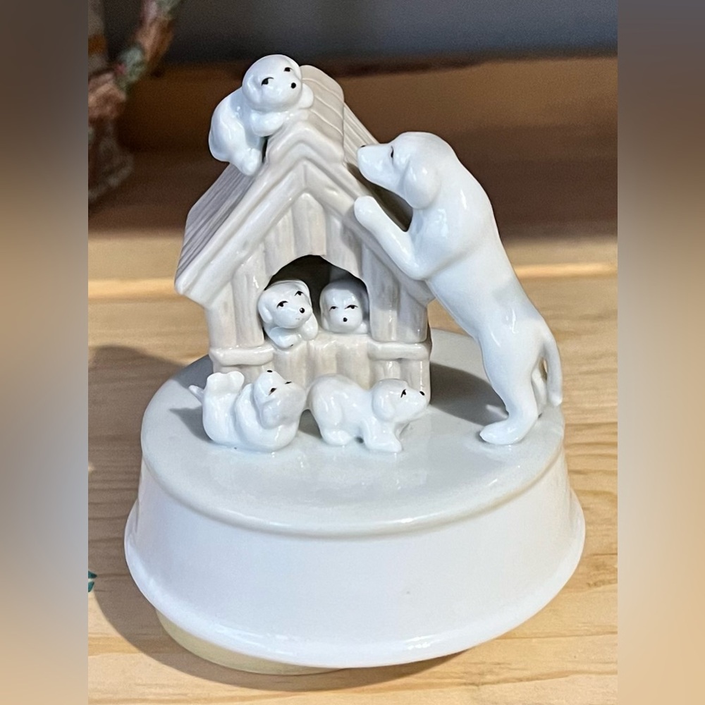 Vintage Labrador Dog and Puppies Music box by Summit